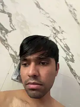 Snapshot of BoyzaraHatke chatting on March 14, 7:03 am BoyzaraHatke online show from March 14, 7:03 am