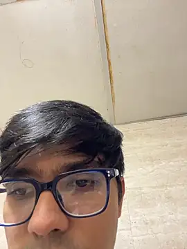 Snapshot of BoyzaraHatke chatting on April 5, 2:47 pm BoyzaraHatke online show from April 5, 2:47 pm