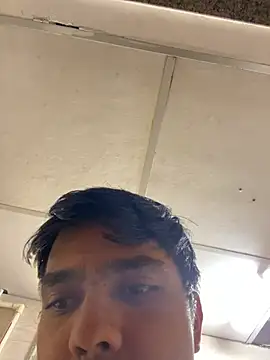 Snapshot of BoyzaraHatke chatting on April 6, 6:58 am BoyzaraHatke online show from April 6, 6:58 am