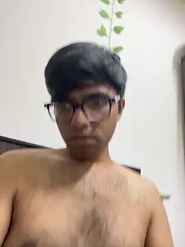 Snapshot of BoyzaraHatke chatting on April 10, 10:14 pm BoyzaraHatke online show from April 10, 10:14 pm