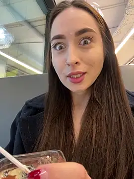 Holly Play online show from December 30, 9:27 am