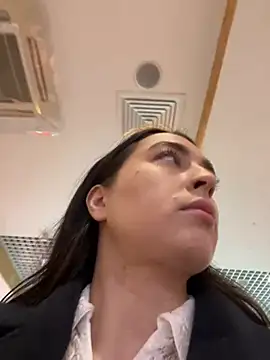 Holly Play online show from February 10, 9:04 am