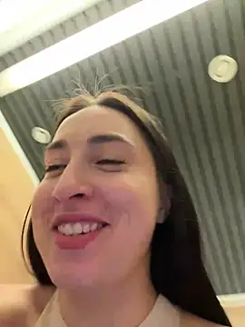 Holly Play online show from March 7, 2:23 pm