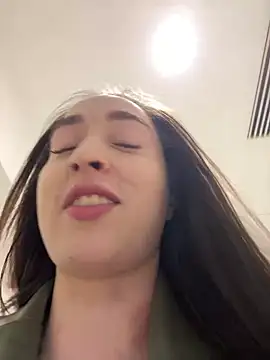 Holly Play online show from March 11, 8:30 am