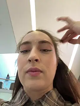 Holly Play online show from September 9, 9:09 am