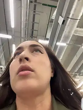 Holly Play online show from October 3, 7:05 am