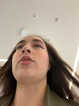 Holly Play online show from October 9, 7:06 am