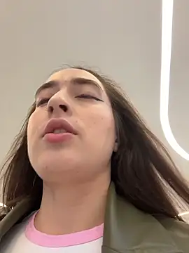 Holly Play online show from November 4, 9:08 am