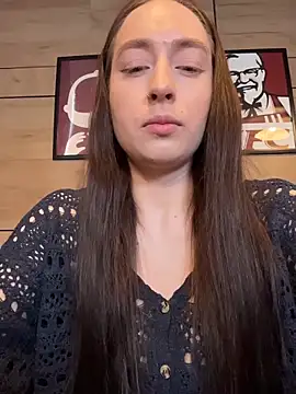 Snapshot of Holly_Play chatting on April 27, 12:25 pm Holly Play online show from April 27, 12:25 pm
