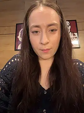 Snapshot of Holly_Play chatting on May 1, 12:10 pm Holly Play online show from May 1, 12:10 pm