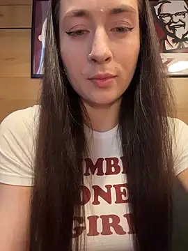 Snapshot of Holly_Play chatting on June 9, 10:05 am Holly Play online show from June 9, 10:05 am
