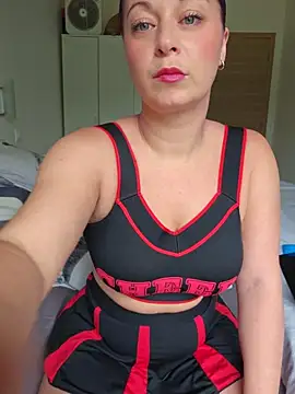 Chaudesquirt online show from May 3, 9:04 am