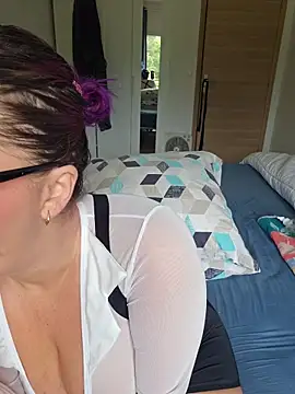 Chaudesquirt online show from June 5, 9:15 am