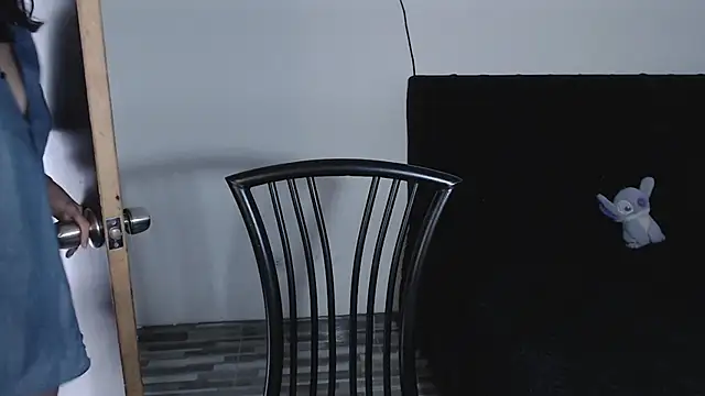 LESLIEBLACK  online show from February 19, 9:47 pm