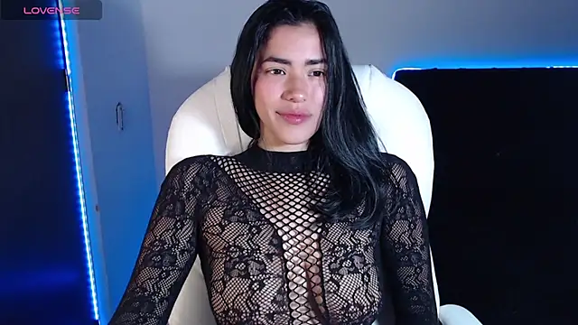 LESLIEBLACK  online show from March 4, 11:43 pm