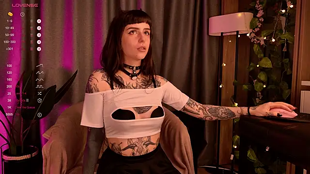 MichaellaMoon online show from December 11, 8:50 pm