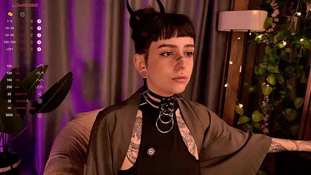 MichaellaMoon online show from December 12, 8:32 pm