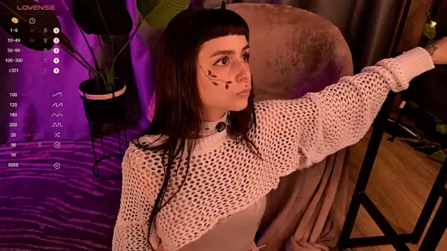 MichaellaMoon online show from December 15, 9:20 pm