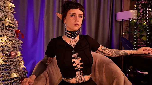 MichaellaMoon online show from December 21, 8:43 pm