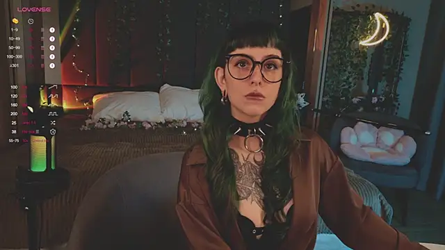 MichaellaMoon online show from March 7, 3:49 pm