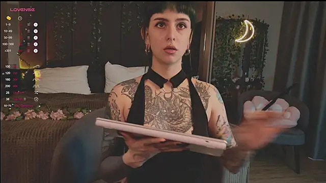 MichaellaMoon online show from March 16, 10:33 am