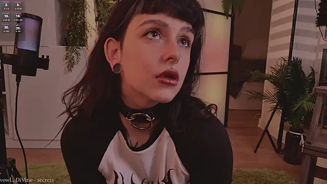 MichaellaMoon online show from October 17, 4:31 pm