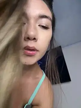Snapshot of Iris_lee chatting on May 14, 1:12 am Iris lee online show from May 14, 1:12 am