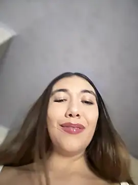 Snapshot of Iris_lee chatting on May 15, 3:35 am Iris lee online show from May 15, 3:35 am