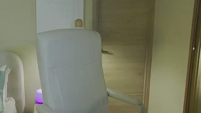 Alessia-miller  online show from February 11, 11:10 pm