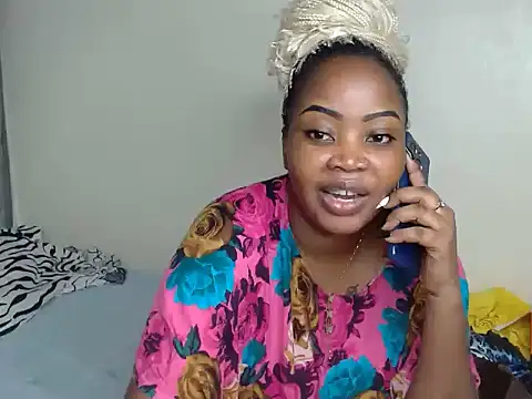 Snapshot of Petit_haris chatting on June 7, 7:17 pm Petit haris online show from June 7, 7:17 pm