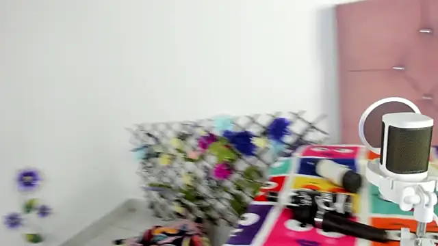 nicol jone1 online show from March 21, 10:28 pm