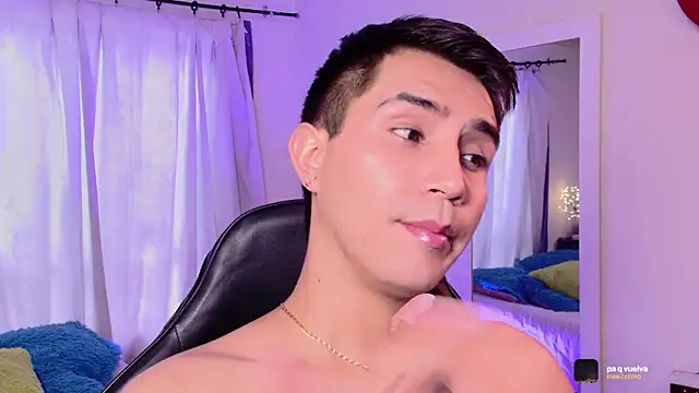 Snapshot of Chris_Maddox chatting on November 15, 7:32 pm Chris Maddox online show from November 15, 7:32 pm