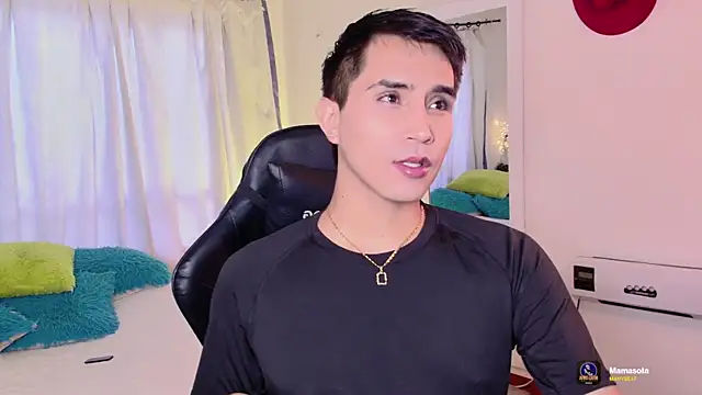 Snapshot of Chris_Maddox chatting on November 18, 8:35 pm Chris Maddox online show from November 18, 8:35 pm