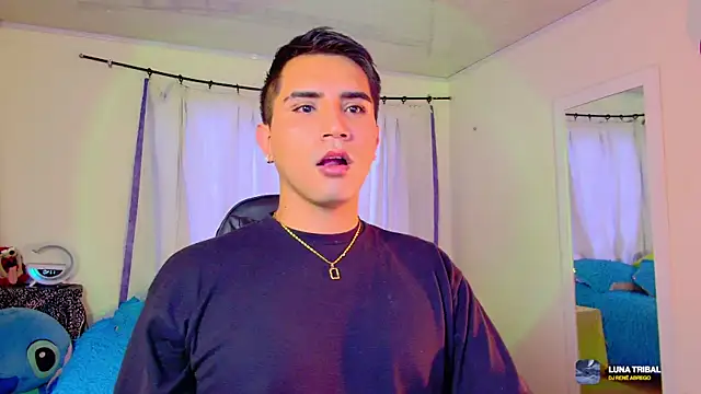 Snapshot of Chris_Maddox chatting on December 14, 7:40 pm Chris Maddox online show from December 14, 7:40 pm