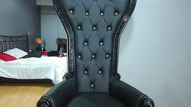 MelaniaKnauss online show from December 5, 8:00 pm