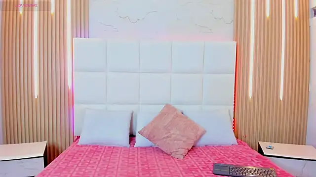 Iris Thompson  online show from October 28, 4:27 am