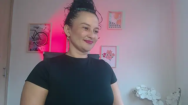 Snapshot of lucy_diiaz chatting on February 5, 6:59 pm lucy diiaz online show from February 5, 6:59 pm