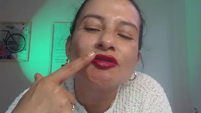 Snapshot of lucy_diiaz chatting on February 8, 4:57 pm lucy diiaz online show from February 8, 4:57 pm