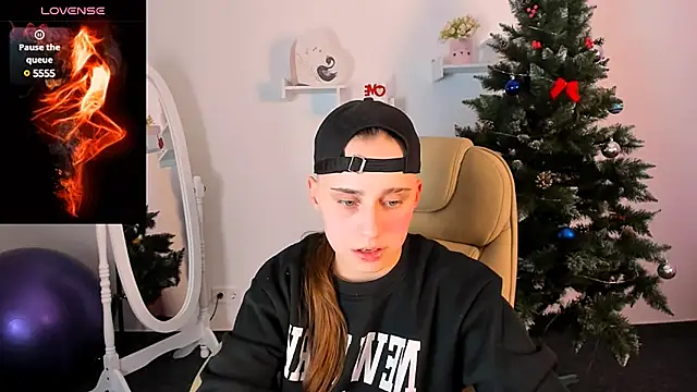 Dolly  Queen  online show from December 16, 8:16 pm