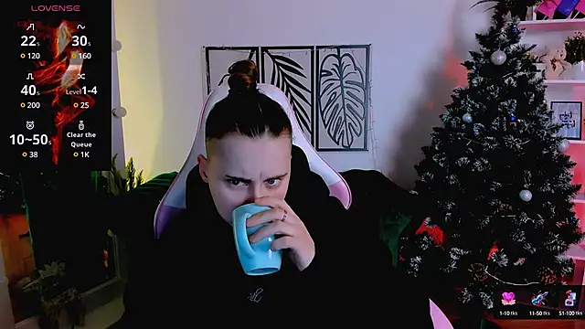 Dolly  Queen  online show from January 13, 8:15 pm