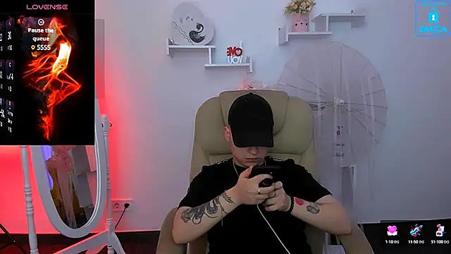 Dolly  Queen  online show from January 25, 2:37 am