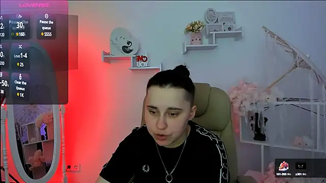 Dolly  Queen  online show from February 28, 8:50 pm