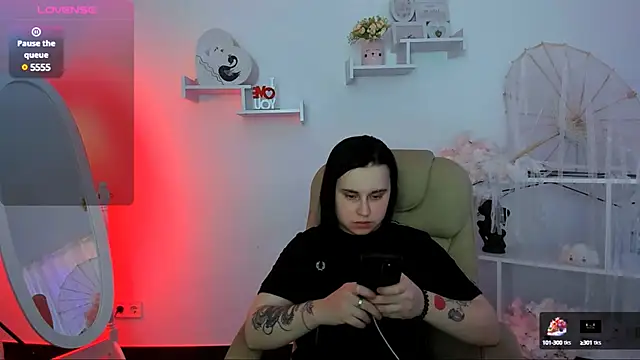 Dolly  Queen  online show from March 7, 8:22 pm