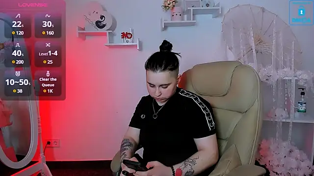 Dolly  Queen  online show from March 19, 12:26 am