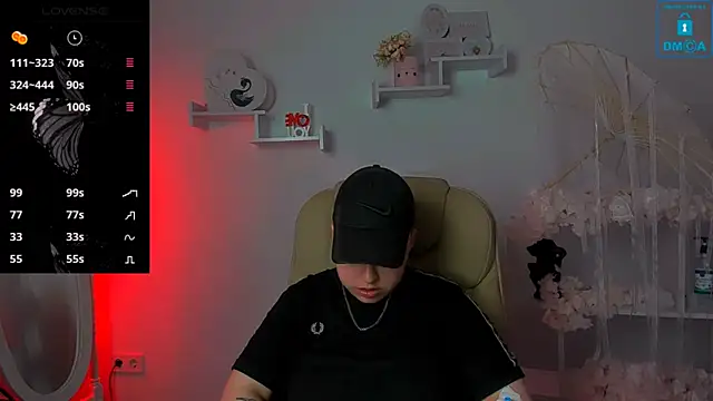 Dolly  Queen  online show from March 22, 8:15 pm