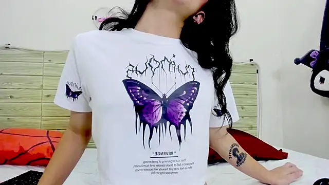 Snapshot of Evil_Queen13 chatting on December 2, 7:42 pm Evil Queen13 online show from December 2, 7:42 pm