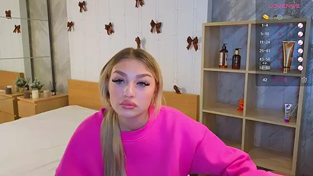 Snapshot of Ella_Milla chatting on December 30, 9:05 am Ella Milla online show from December 30, 9:05 am