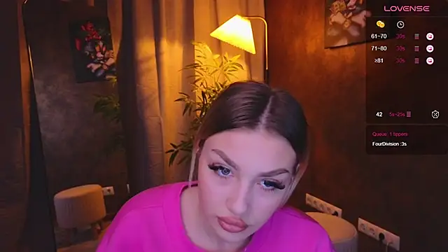 Snapshot of Ella_Milla chatting on January 5, 12:42 pm Ella Milla online show from January 5, 12:42 pm