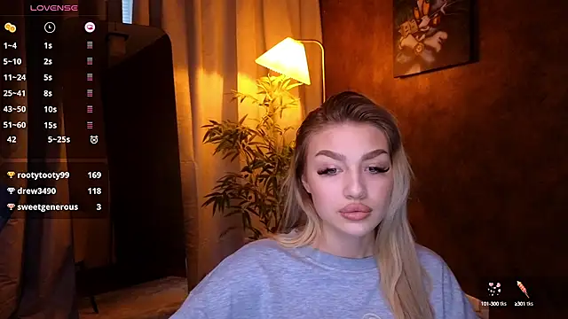 Snapshot of Ella_Milla chatting on January 8, 8:49 am Ella Milla online show from January 8, 8:49 am