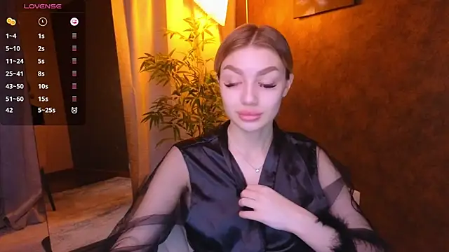 Snapshot of Ella_Milla chatting on January 9, 5:34 am Ella Milla online show from January 9, 5:34 am
